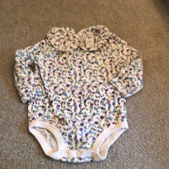 Oshkosh B’gosh Long Sleeved Onesie (9months)